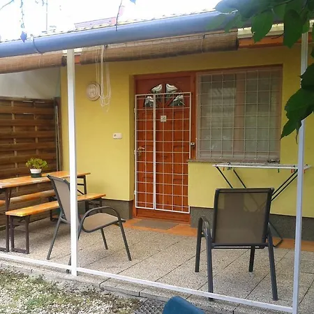 Buzavirag Apartman Appartement